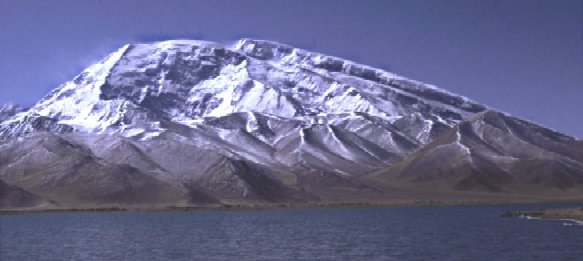 Mustagh Ata ( 7546m ) in the Pamirs in Xinjiang province of China
